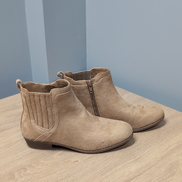 NWOT Nordstrom Tan Suede Jayda Ankle Booties. - Picture 1 of 9